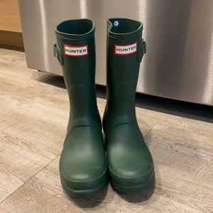 Short Hunter green rain boots